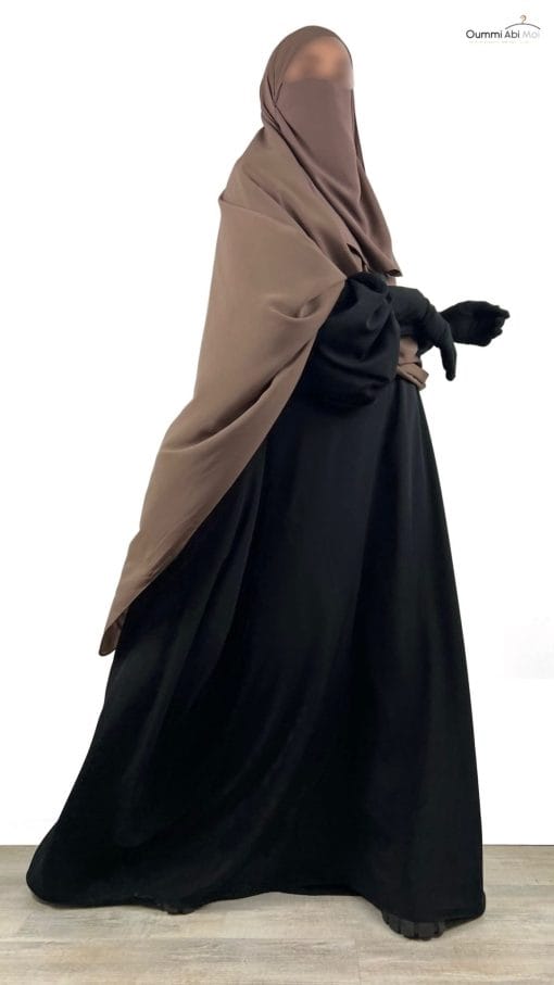 Maxi Hijab XXL Taupe Foncé x Abaya Bubble Noire by Oummi Abi Moi