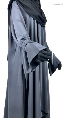 Tunique Assouan Premium Gris Foncé x Sous Abaya Noire x Maxi Hijab XXL Noir by Oummi Abi Moi