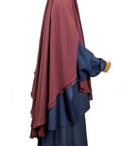 Khimar Wijden Mousseline Bois de Rose x Chemise Anisley Denim x Jupe Portefeuille Anisley Denim by Oummi Abi Moi