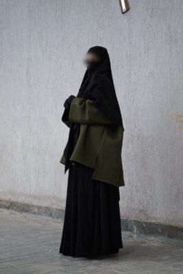 Pull Saby Kaki Profil sans capuche 2 Collection Hiver Molleton Sweat by Oummi Abi Moi.JPG.JPG