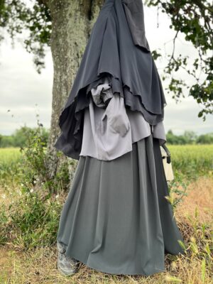 Khimar Wijden Gris Foncé x Chemise Anisleidy x Jupe Portefeuille Oummi Abi Moi